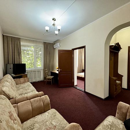 Hotel Zhambyl タラズ エクステリア 写真