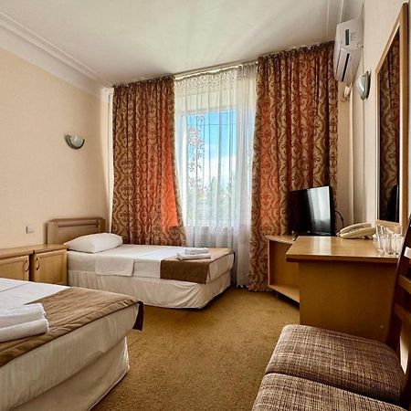 Hotel Zhambyl タラズ エクステリア 写真