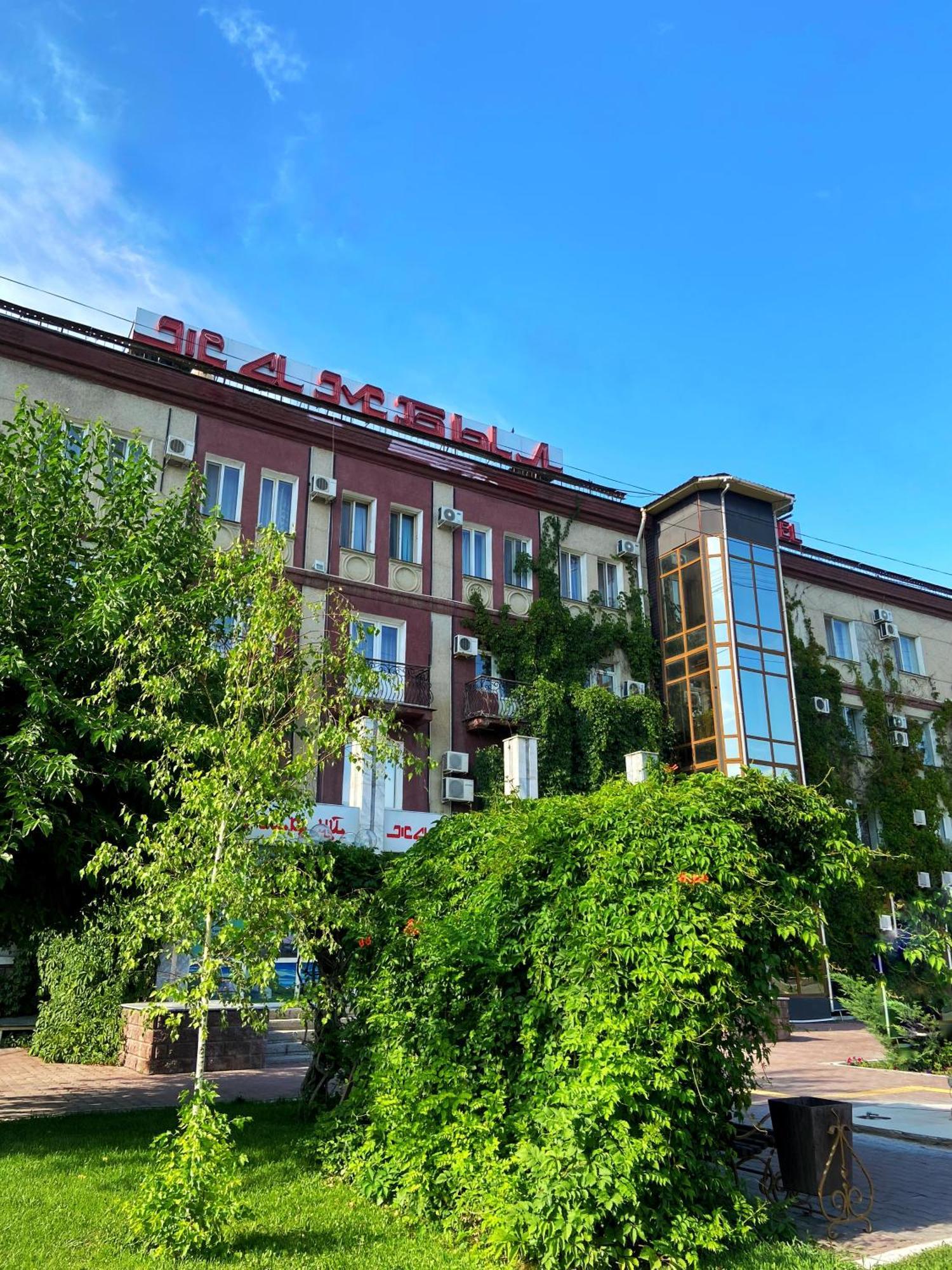 Hotel Zhambyl タラズ エクステリア 写真