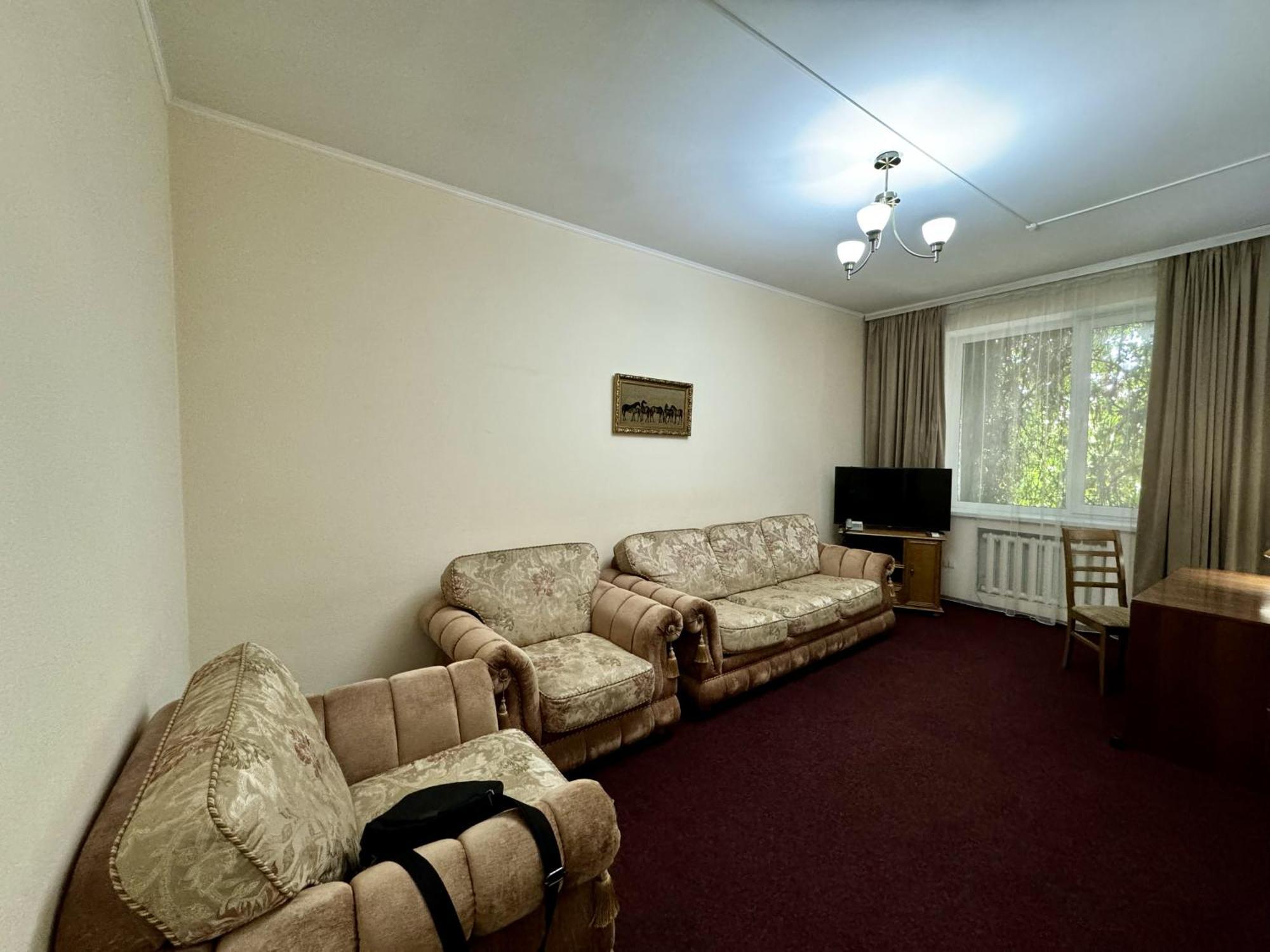 Hotel Zhambyl タラズ エクステリア 写真