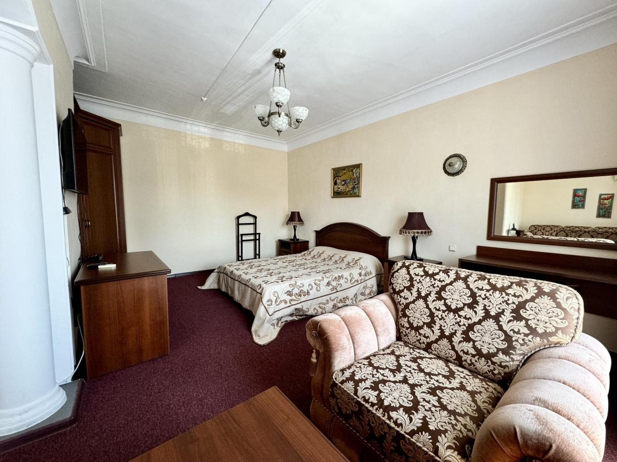 Hotel Zhambyl タラズ エクステリア 写真