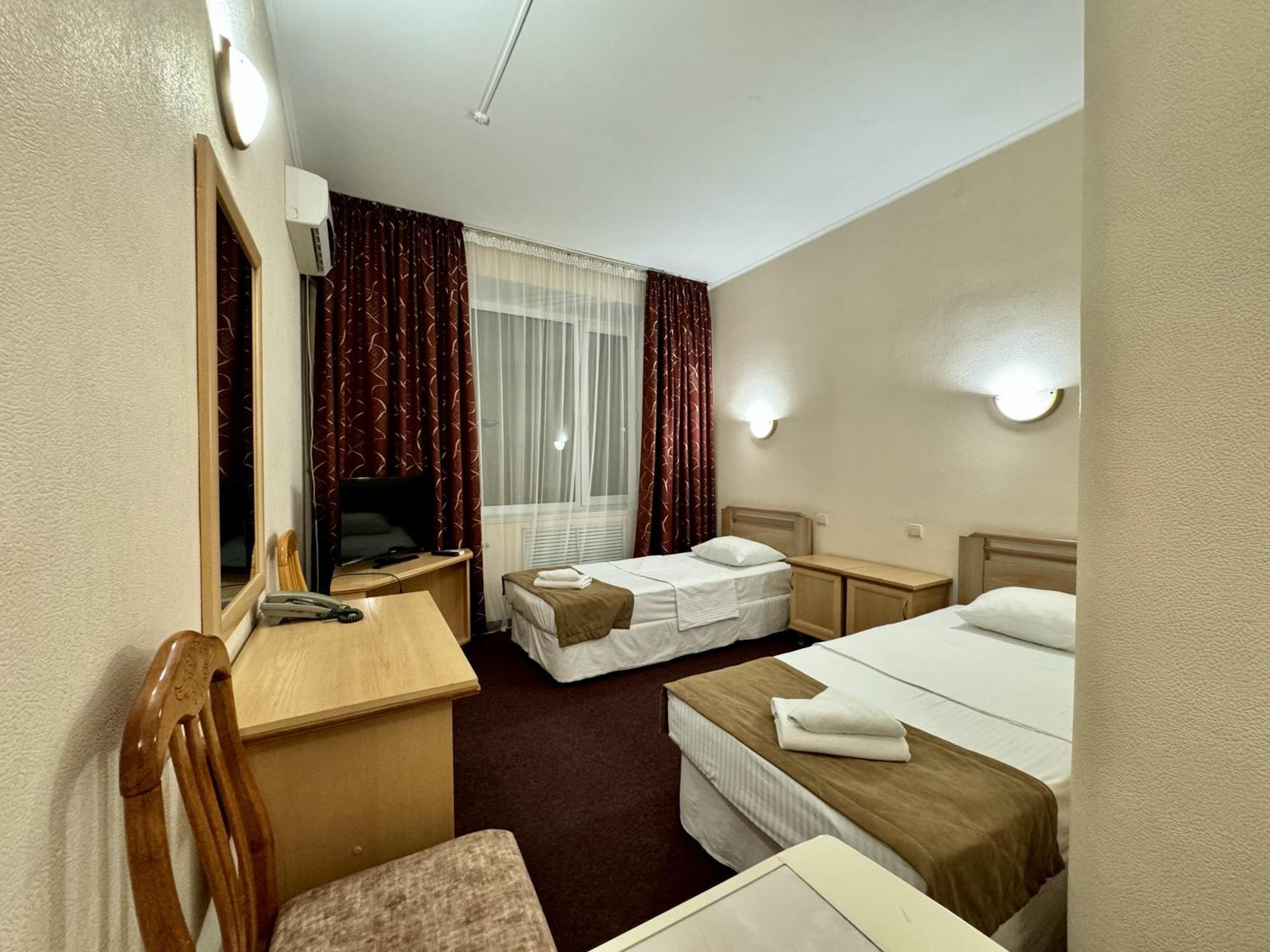 Hotel Zhambyl タラズ エクステリア 写真