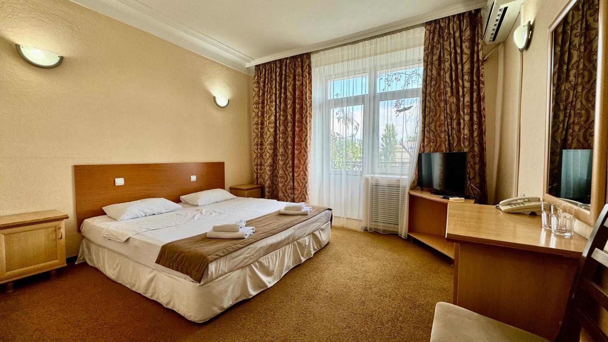 Hotel Zhambyl タラズ エクステリア 写真