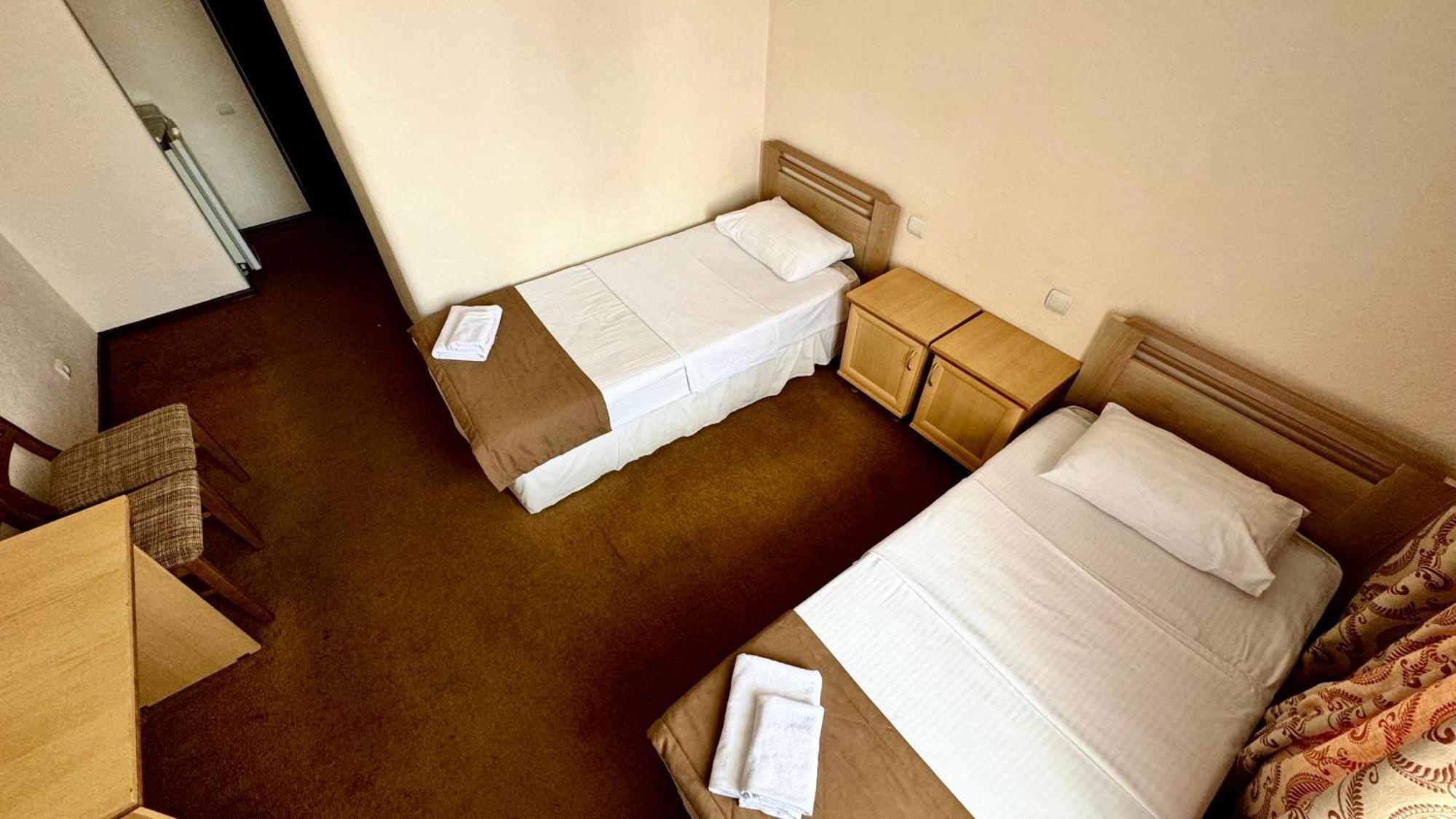 Hotel Zhambyl タラズ エクステリア 写真