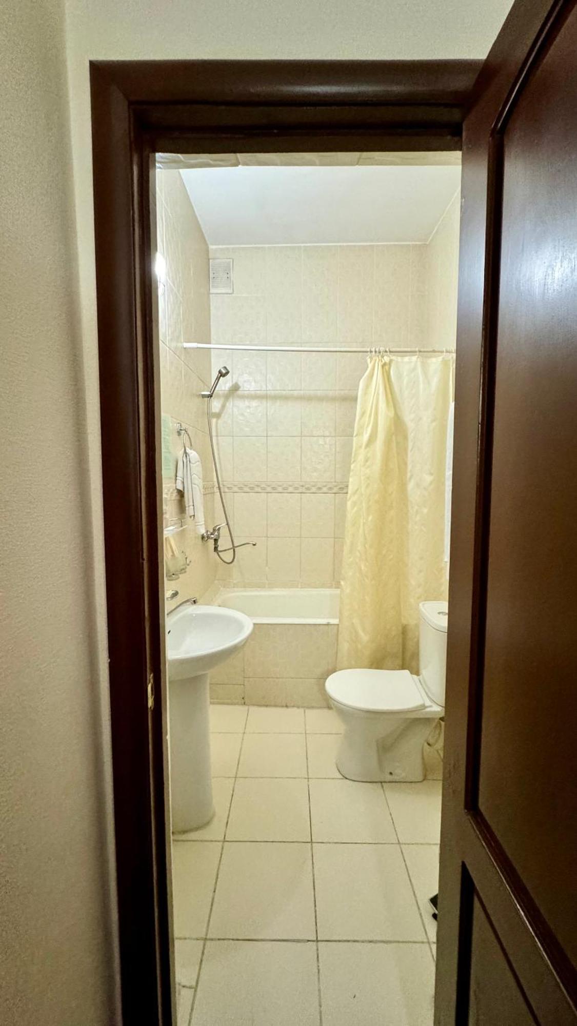 Hotel Zhambyl タラズ エクステリア 写真
