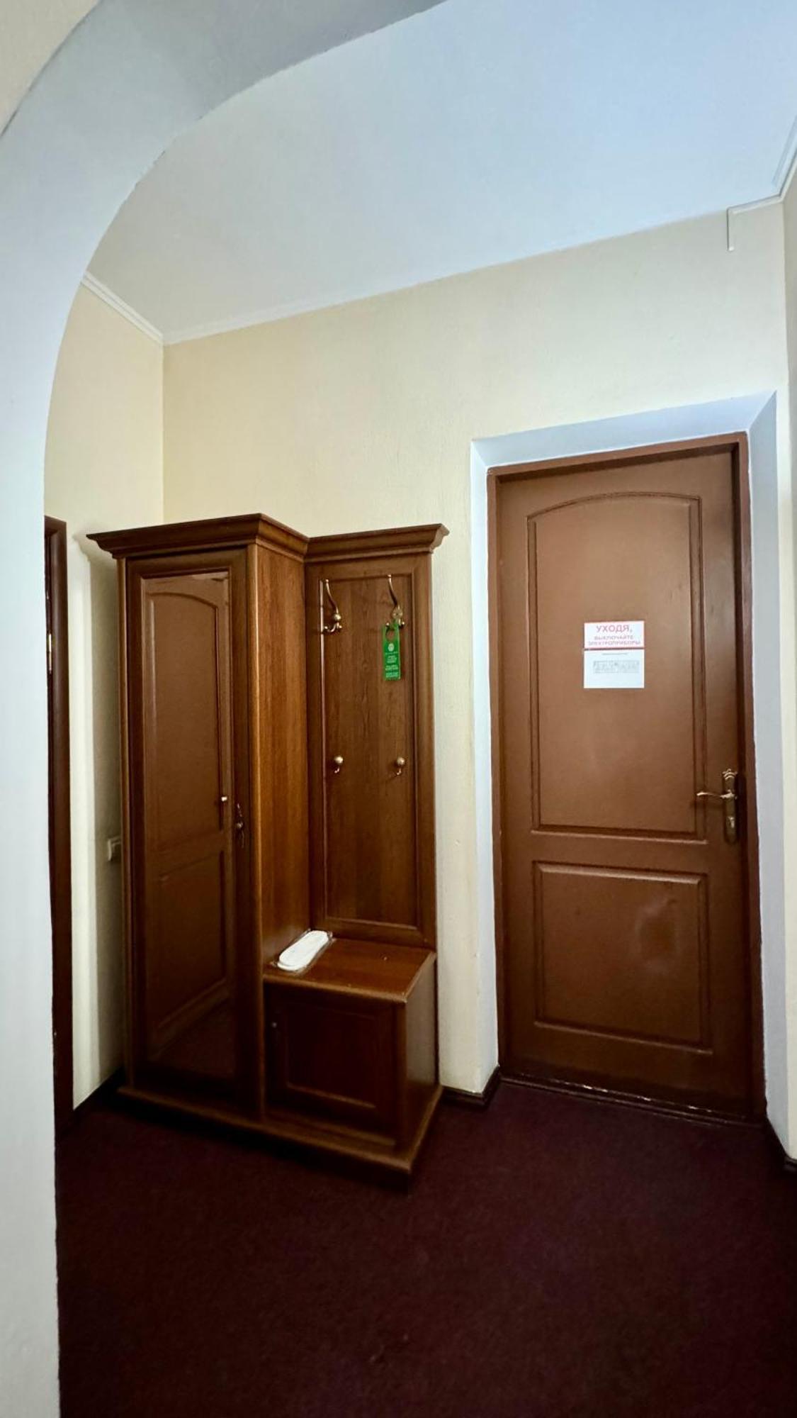 Hotel Zhambyl タラズ エクステリア 写真